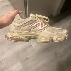 Wore It Only 3 Times. No Damage And No Stains. Practically New. Realized It’s Not My Size And It’s Too Late To Return To The Store . Very Comfortable For Walks And Even Workouts, Elevates All The Outfits. Chunky Sneakers Aesthetic, Beige Sneakers Outfit, New Balance Cream, Sneakers Aesthetic, Balanced Beige, New Balance 9060, Beige Sneakers, Color Bone, Dad Shoes