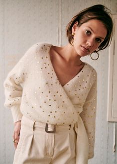 Maelle Jumper - Ecru/ Gold dots - Kid mohair - Sézane Mohair Jumpers, Outfits Con Jeans, Knitwear Outfit, Style Cardigan, Wrap Sweater, Parisian Style, Capsule Wardrobe, Dress To Impress