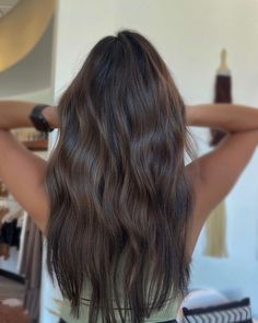 Bellami Hair Extensions Brunette, Very Pale Skin Hair Color, Lived In Color Brunette, Lived In Brunette, College Hair, Embrace Messy Hair, Lived In Color, College Hairstyles, I Like Your Hair