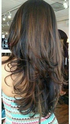 Brown hair, black highlights, layers, mid-back length, long hair. Highlights For Morena Skin, Types Of Highlights For Hair, Wavy Hair Highlights, Brown And Black Hair, Rambut Brunette, Black Hair Balayage, Brown Hair Inspo, Brunette Hair With Highlights, Hair Streaks