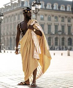 African King Outfit, Egyptian Royalty Clothing, African Royalty Fashion, Ghana Culture, Ashanti People, Male Outfit, Traditional African Clothing, African Wear Styles For Men