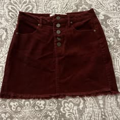 Never Worn Corduroy Textured Mini Skirt Gorgeous Burgundy Color Size Says 1/24 Dr Outfits Shifting, Outfits Shifting, 80s Inspired Outfits, Finding Style, Army Jackets, Shifting Closet, Skirt Aesthetic, 2010 Fashion, The Runaways