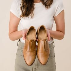 Guess who’s back and better than ever? Meet our new and improved, best-selling oxford known for her workday to happy hour capability. Cute, timeless, and easy to wear all day. | Oxford Shoes 2.0 Emma d'Orsay Size 11 Nisolo Shoes, Mule Sneakers, Old Shoes, Fall Inspo, Women Oxford Shoes, Casual Loafers, New And Improved, Guess Who, Pointed Toe Flats