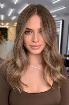 Dirty blonde hair color is trending everywhere because it is versatile, effortlessly cool, and easily adapted to suit your preference. Mousy Brown Hair, Beautiful Brown Hair, Ash Blonde Hair, Hair Color Highlights