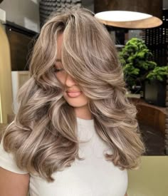 Blondish Hair Color Ideas, Hazel Blonde Hair, Hair Color For Yellow Undertones, Honey Beige Blonde Hair, Blonde Hair On Mexican Women, Blonde Hair Goals, Soya Mumu