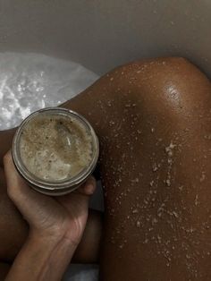 Easy Diy Body Scrub, Mrs Bella, Diy Body Scrub Recipes, Haut Routine, Body Scrub Recipe, Diy Body Scrub, Scrub Recipe, Organic Sugar, Healthy Girl