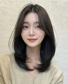 Korean Perm Layered Hair, Layer Medium Length Hair Korean, Korean Perm Women Medium, Korean Wavy Perm Medium, Korean Perm Mid Length, Asian Hair Bangs, Hair Cut Lengths, Haircuts For Medium Length Hair Layered, Sleek Short Hair