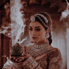 Royal Indian Bride Aesthetic, Royal Bridal Photoshoot, Jodha Inspired Bridal Look, Royal Photoshoot Ideas Indian, Royal Photo Shoot Ideas, Royal Rajasthani Aesthetic, Rajput Bride Royal, Royal Rajasthani Bride, Indian Royalty