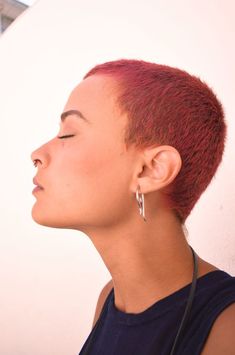 Red Buzzcut Women, Ginger Buzzcut, Red Buzzcut, Dark Plum Hair Color, Red Pixie Cuts, Bald Beauty, Buzzed Hair Women, Cropped Hair, Buzz Cut Women