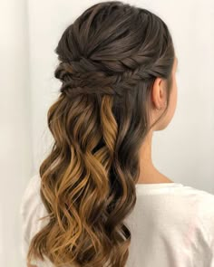 Grad Hairstyles, Gold Hair Vine, Date Makeup, Peinados Recogidos, Hoco Hair, Hair Vine, Formal Party, Wedding Bells, Quinceanera