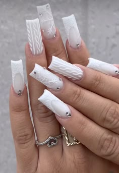 Nails Acrylic Christmas Coffin, Long Square Christmas Acrylic Nails, White On White Christmas Nails, Winter Nail Designs Long, Long Acrylic Christmas Nail Designs, Long White Christmas Nails, Nail Inspiration December, Xmas White Nails, White Nails With Designs Winter