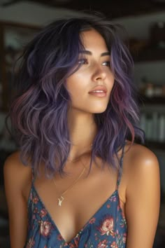 Shoulder-length wavy hair in shades of indigo and violet Hair Color Ideas Trendy, Fire Hair Color, Beautiful Hair Color Ideas, Blue Hair Ideas, Purple And Blue Hair, Galaxy Hair Color, Blue And Purple Hair, Kpop Hair Color