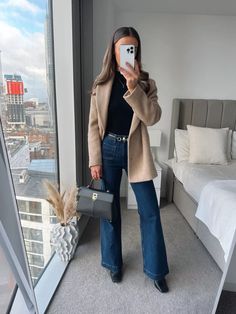 Flare Jeans Winter, Snappy Casual, Cold Spring Outfit, Instagram Autumn, Winter 23, Love This Song, Classy Work Outfits, Autumn Outfits, Cold Weather Outfits