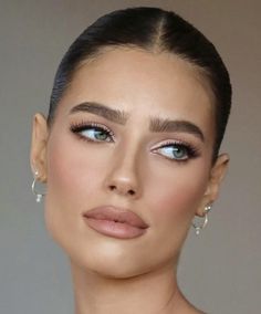 Classy Makeup Aesthetic, Bride Makeup Blue Eyes Hooded Eyes, Wedding Makeup Almond Eyes, Bridal Makeup For Blue Eyes Natural Glam, Soft Wing Makeup, Classic Bridal Look, Bride Makeup Hooded Brown Eyes, Wedding Eyeshadow, Bridal Makeup Hooded Blue Eyes