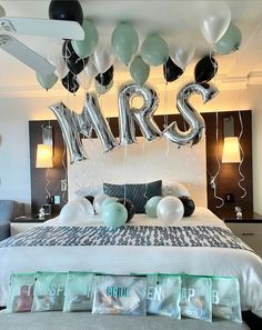 a bed with balloons and the word mars on it