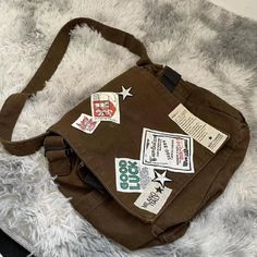 Vintage Y2K Messenger Canvas Women's Bag Y2k Messenger Bag, Patchwork Star, Y2k Handbag, Americana Vintage, Retro Handbags, Old School Style, Casual Crossbody Bag, Vintage Crossbody Bag, Bag Essentials