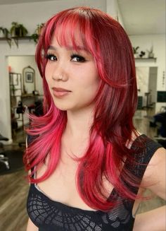 Layered Red Hair, Red Hair With Bangs, Haircut Layers, Wispy Hair, Red Hair Inspo, Hair Inspiration Long, Funky Music, Pretty Accessories, Dyed Hair Inspiration