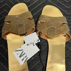 Brand New Size 37 = 7or 6.5 Zara Casual Sandals For Party, Zara Casual Party Sandals, Zara Flat Sandals For Party, Zara Slippers, Zara Gold, Zara Shoes, Slippers, Zara, Size 7