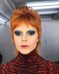 *Never looks at makeup the same way again* 70s Glam Rock, Androgynous Haircut, Eyeliner Stencil, Eye Makeup Tools, Rave Makeup