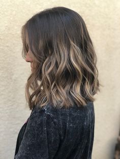 Level 3 Brown Hair With Highlights, Lived In Brunette Balayage Short Hair, Babylights Brunette Short Hair, Shoulder Length Balayage Brunette, Short Hair Bayalage Brunette, Short Hair Brown Balayage, Balayage For Dark Brown Hair Short, Highlight Types, Short Balayage Hair