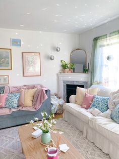 pastel home decor bright home decor light home decor Pastel Eclectic Decor Living Room, Cute House Aesthetic, Coquette Apartment, Home Ideas Decoration, Aesthetic Living Room Ideas, Girly Living Room Ideas, Pastel Apartment, Girly Living Room, Cute Living Room