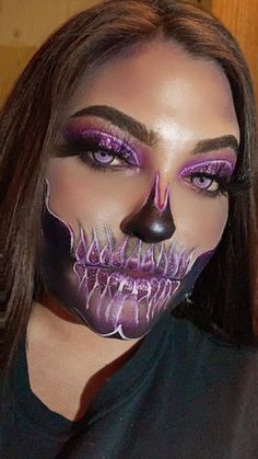 Skull Face Makeup, Halloween Skeleton Makeup, Sugar Skull Costume, Purple Eye Makeup, Cool Halloween Makeup