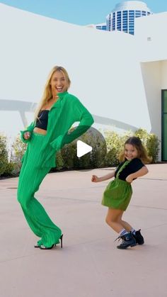 Fun Dance Videos, Million Dollar Baby Dance, Cool Dance Videos, Iconic Trios Female, Dance Videos Tik Tok, Simple Dance Moves, Cute Dances, Montana Tucker, Modern Dance Moves