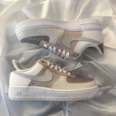 Pastel Cafe, Trendy Shoes Sneakers, Nike Shoes Girls, Dr Shoes, Nike Fashion Shoes, Preppy Shoes, All Nike Shoes, Nike Air Shoes, Cute Nike Shoes