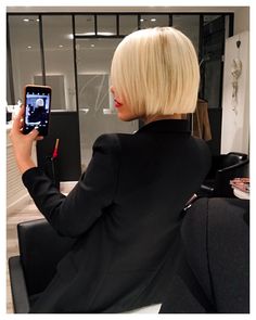 Blonde Hair With Bangs, Blonde Bob Hairstyles, Instagram B, Mom Hairstyles, Hair Up Styles, Hairstyle Gallery, Haircut For Older Women