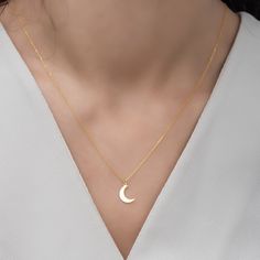 14K Gold Moon Necklace, 925 Silver Crescent Necklace, Crescent Moon Charm, Moon Phase Pendant, Half Moon Necklace ⬇️ Click for other chain models: ⬇️ https://www.etsy.com/listing/1699020677/chain-necklace-925-sterling-silver-chain?click_key=90aca993e7f19c24d0ee2642cd1c7d0d1b4eb76f%3A1699020677&click_sum=b6dc47ca&ref=shop_home_active_20&pro=1&sts=1 Handmade Half Moon Necklace Material: 925 Sterling Silver or 14K Gold Chain Length: 17 inches - (45cm) / 19 inches - (50cm) / 21 inches - (55cm) Chain Style: Cable Colour: Rose - Silver - Gold Pendant Size: 0,79cm X 1,13cm Minimalist Crescent Moon Charm We Are a Jewelry Manufacturer, We Do Wholesale Click the link below for similars: https://www.etsy.com/shop/Dzgsilver?ref=seller-platform-mcnav&section_id=38626543 Custom Necklace Bracelet Earring Half Moon Necklace Gold, Minimalist Gold Pendant, Minimalist Yellow Gold Moon Necklace, Gold Crescent Necklace In Sterling Silver, Half Moon Necklace, Gold Moon Necklace, Pretty Jewelry Necklaces, Jewelry Manufacturer, Crescent Necklace