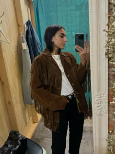 Brown Suede Fringe Jacket Outfit, Dark Brown Suede Jacket Outfit, Parisian Cowgirl, Black Fringe Jacket Outfit, Fringe Leather Jacket Outfit, Suede Fringe Jacket Outfit, Western Street Style