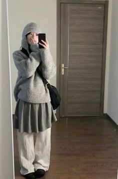 Skirts Over Pants Outfits, Skirt Pants Outfit, Acubi Winter, Skirt Over Pants Outfits, Women Style Summer, Skirts Over Pants, Modest Fits, Geek Chic