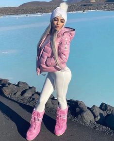 Pink Ski Outfit, Ski Outfit For Women, Moncler Jacket Women, Look Rose, Cute Christmas Outfits, Christmas Outfit Ideas, Ski Outfit