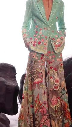 Indian Outfit 2023, Modern Etnic Outfit, Indian Wear Trends 2023, Traditional Western Outfit, Desi Modern Outfits, Rakhi Outfit Ideas 2023, Indian Outfits Modern Kurti, Western Outfits Women For Wedding, Indian Fashion Dresses Modern