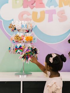 Mommy And Me Salon Ideas, Kids Salon Ideas Interior Design, Hair Salon Preschool, Hair Salon Kindergarten, Kids Beauty Salon, Kids Saloon Designs, Hair Salon For Kids, Kids Hair Salon Ideas Interior Design, Small Hair Salon Ideas