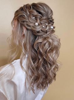 Low Ponytail Ideas, Ponytail Hairstyles For Short Hair, Braided Low Ponytail, Braided Wedding Hairstyles, The Perfect Ponytail, Hairstyle Hacks, Mother Of The Groom Hairstyles, Retro Curls, Perfect Ponytail