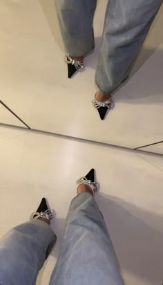 Heels With Jeans Aesthetic, Post Pose Ideas, Going Out Pics, Aesthetic Snap Ideas, Outfits December, Heals Shoes, Rihanna Dress, Girls Money, Foto Cute