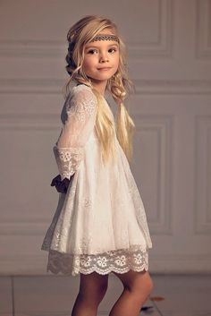 Chicas de encaje vestido vestido de primera comunión la Lace Flowergirl Dress, Lace Flower Girls, White Lace Dress Boho, Lace Flower Girl Dress Rustic, Bohemian Flower Girl Dress, Bohemian Flower Girl, Off White Lace Dress, Boho Flower Girl, Lace Dress Boho