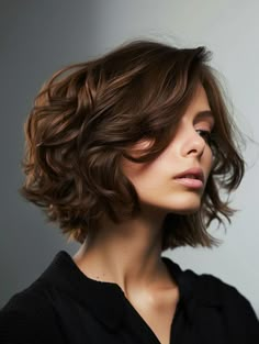 Best Haircut For Fine Wavy Hair, How To Style Fine Wavy Hair, Wavy Fine Hair Cuts, Short Feathered Haircuts, Haircuts For Fine Wavy Hair, Best Haircut For Frizzy Hair Over 40, Medium Hair Styles For Women, Stylish Short Haircuts, Tapered Haircut