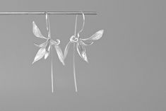 ♥ ♥ ♥ ♥ ♥ ♥ Click here to get coupon code. https://www.etsy.com/listing/256041708/10-off-discount-coupon-code-please-dont ♥ ♥ ♥ ♥ ♥ ♥ Check it out for this elegant bloom orchid earrings,it made from genuine solid 925 sterling silver,stamped as S925.Lead and Nickel safe.Silver and gold style available. Gold style plated with 18k gold. Definitely gorgeous gift for Mother's day, birthday or collect by yourself. Earrings total length: approx. 5 cm/1.97 inches Drop length: approx. 3.4 cm/1.34 inches Orchid Earrings, Floral Jewellery, Orchid Flower, Elegant Earrings, Sterling Earrings, Flower Earrings, Solid 925 Sterling Silver, Sterling Silver Earrings, Orchids