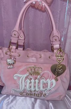 Juicy Couture bag owned by @ unicamuneca on tiktok. - - - - #y2kaesthetic  #juicycouture #y2k #gyaru Juicy Bag Y2k, Y2k Purse Outfit, Juicy Couture Bags Aesthetic, Y2k Juicy Couture Bag, Juicy Couture 2000s Aesthetic, Juicy Couture Purse Aesthetic, Designer Aesthetic Bags, Juicy Bag Outfit