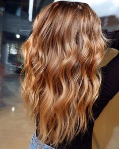 Antique Gold Hair, Blonde To Cooper Hair, Strawberry Blonde Hair With Brown Lowlights, Golden Melon Hair Color, New Hair Trends 2023 Long, Dark Blonde Hair With Auburn Lowlights, Copper To Blonde Transformation, Strawberry Blonde Highlights On Brunette, Honey Blonde Balayage Caramel