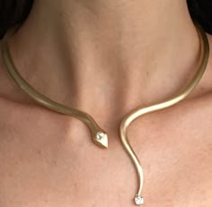 Snake Head Jewelry, Snake Accessories Aesthetic, Snake Jwellary, Snake Necklace Gold, Snake Jewelry Necklaces, Snake Outfits, Gold Snake Jewelry, Snake Jewellery, Gold Snake Necklace