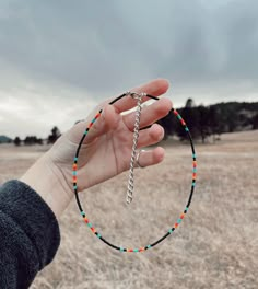 Western seed bead choker Western Beaded Bracelet Patterns, Southwestern Choker With Colorful Round Beads, Southwestern Style Colorful Beaded Choker Necklace, Beaded Choker Ideas, Western Choker Necklace, Western Jewelry Necklace, Western Fashion Jewelry, Green Velvet Ribbon, Simple Beaded Necklaces