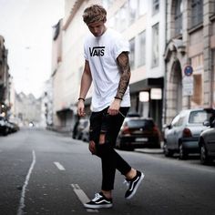 Feshon moda masculina Vans Outfit Men, Hip Hop Street Style, Vans Outfit, Mens Summer Outfits, Mens Fashion Casual Outfits, Men Fashion Casual Outfits, Style Streetwear