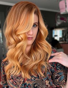 Strawberry Blonde And Platinum Hair, Women With Strawberry Blonde Hair, Strawberry Blonde Platinum Highlights, Vibrant Strawberry Blonde Hair, Strawberry Blonde Models Woman, Strawberry Hair, Blonde Waves