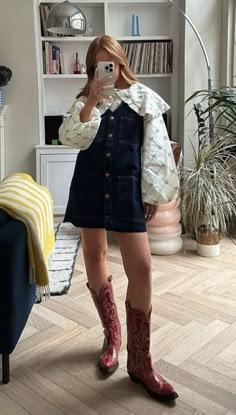 @rebeccaferrazwyatt Check more at https://beautyfashionideas.com/dress/rebeccaferrazwyatt/ Skandinavian Fashion, Looks Country, Looks Party, Looks Street Style, Mode Inspo, 2024 Fashion, Mode Inspiration, Looks Vintage, Spring 2024