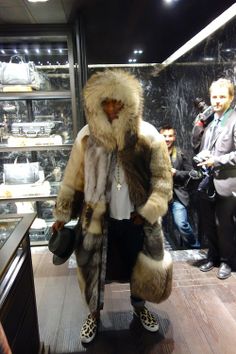 الأمل Fashion Collection Inspiration, Mens Fur Coat, Trendy Suits, Kei Fashion, Vibe Check, Mens Fur, Black Men Street Fashion, Bodybuilding Workout, Men Street Fashion