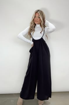 black Black Wide Leg Jumpsuit Outfit, Layered Jumpsuit Outfit, Salon Outfit Ideas Stylists, Long Romper Outfit, Salon Attire, Hairdresser Outfit Work, Cosmetology School Outfits, Black Jumper Outfit, Wide Leg Jumpsuit Outfit