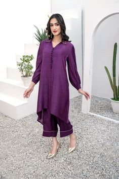 Pant Designs For Kurti, Silk Suit Designs Indian, Kurti Patterns Latest, Designer Kurtas For Women, Shirts Designs Pakistani, Collar Kurti Design, Latest Kurti Designs, Dress Design Pakistani, Silk Dress Design